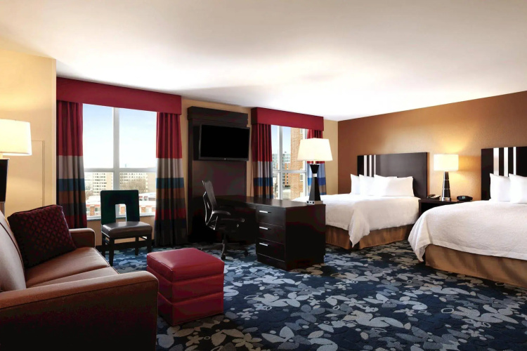 Hampton Inn & Suites Madison / Downtown