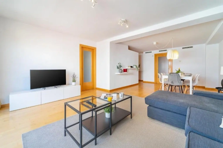 3 Bedrooms Apartment