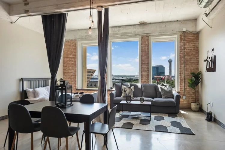 3 Bedrooms Apartment