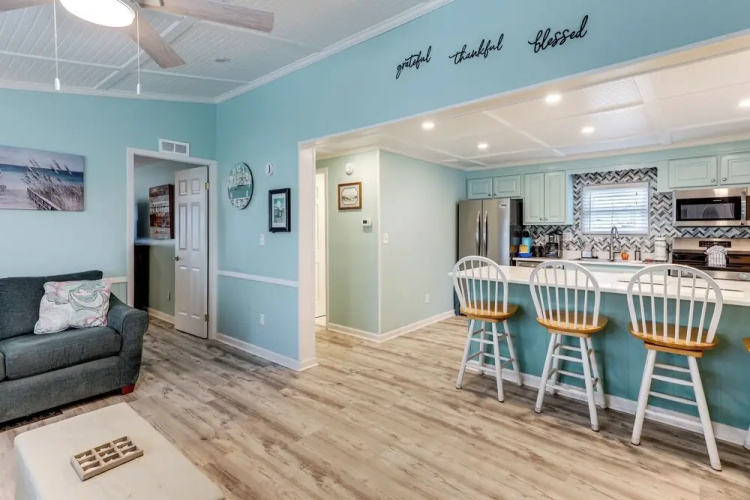 Walk to Beach! Surfside Beach Family Bungalow