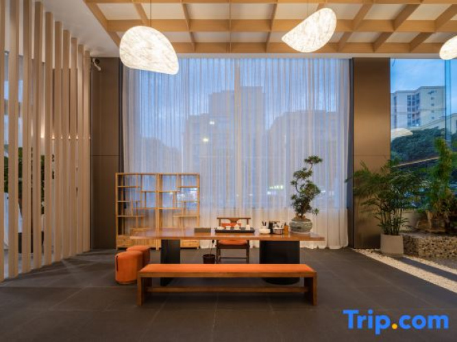 Pullman Mengzi Hotel (People's Hospital)