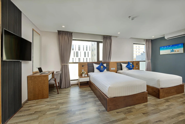 Jolia Hotel Danang Beach