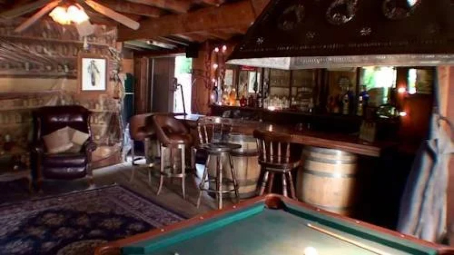 Acacia Mansion