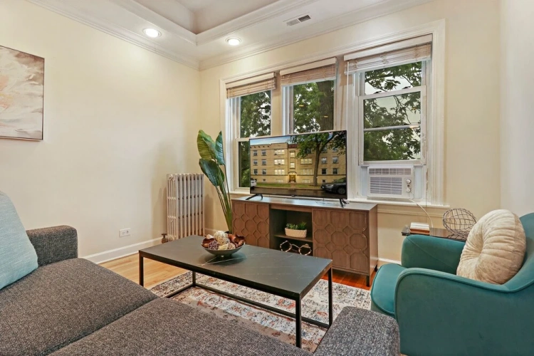 2 Bedrooms Apartment