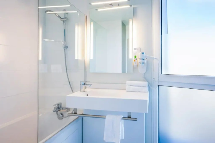 Standard Single Suite