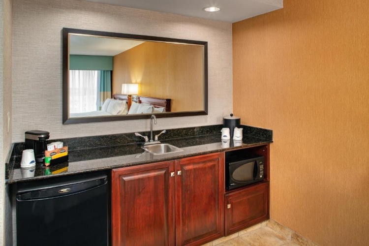 Hampton Inn & Suites by Hilton Toronto Airport photo 31