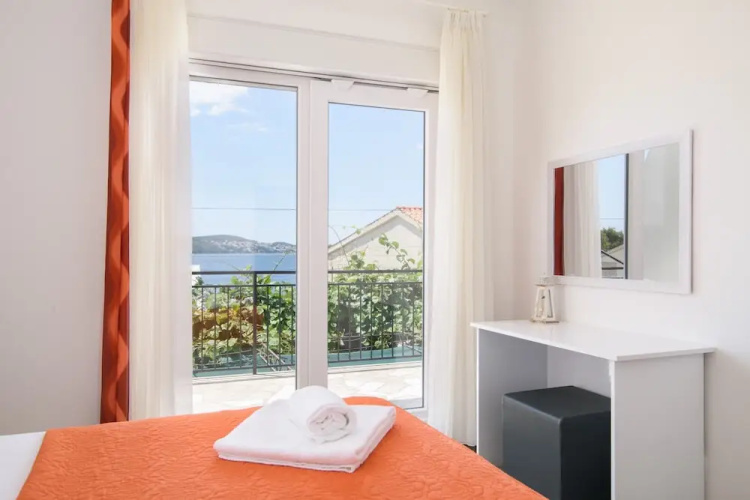 A3 90m2 apt W.shared Pool & Balcony,next to Beach