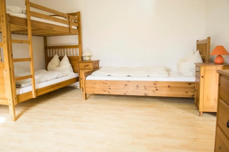 4 Bedrooms Apartment