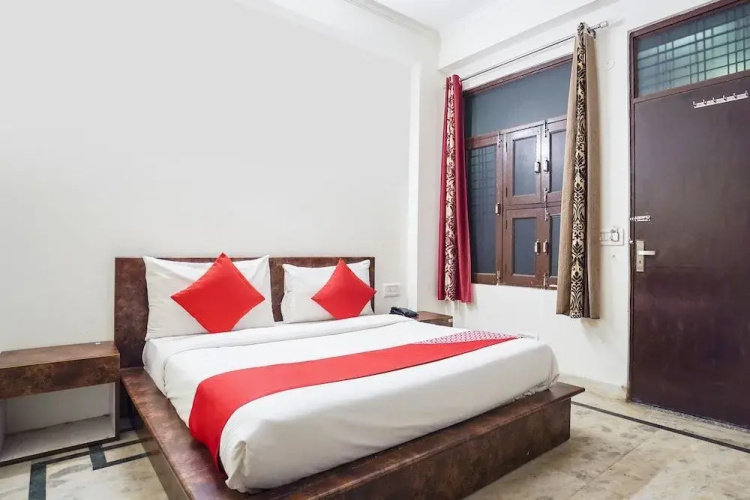 OYO Rooms Noida Atta Market