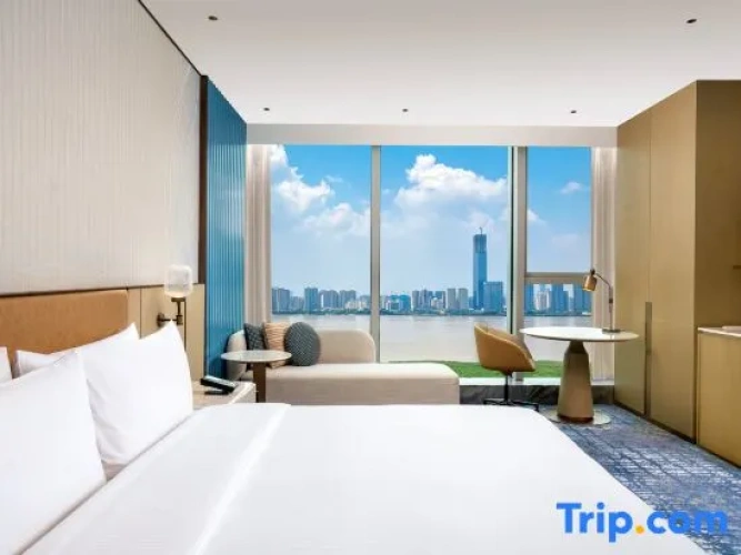 2 Bedrooms Standard Family room with river view