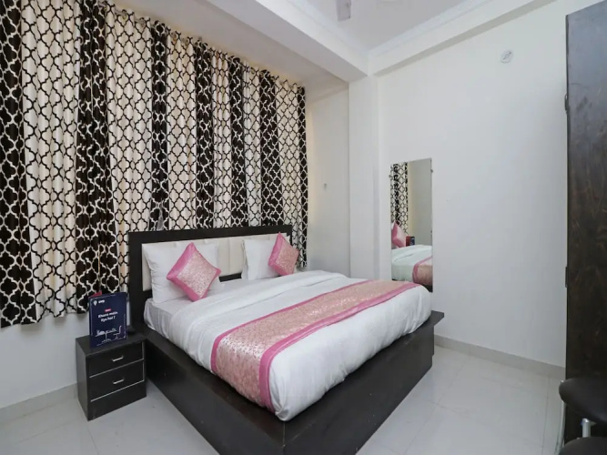 OYO 12738 Hotel Diamond