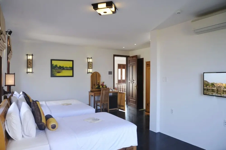 Standard Family room with garden view