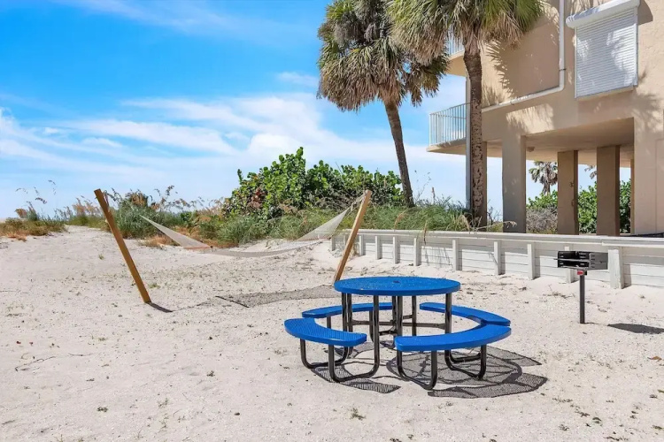 John's Pass-time Beach Cottage #2