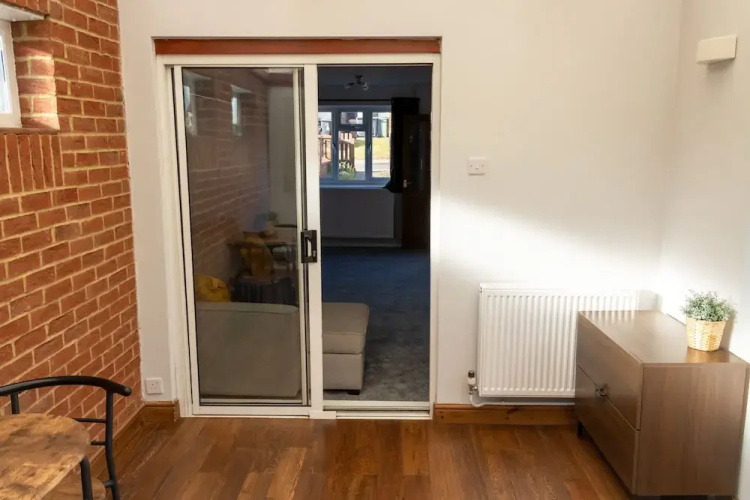 Catsbrook House - Sleeps 7 - Business Travellers Accommodation