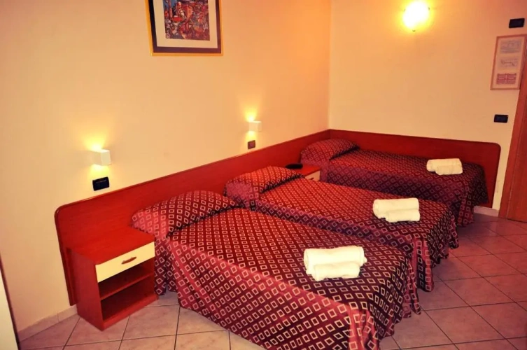 Standard Triple room with balcony and with partial sea view