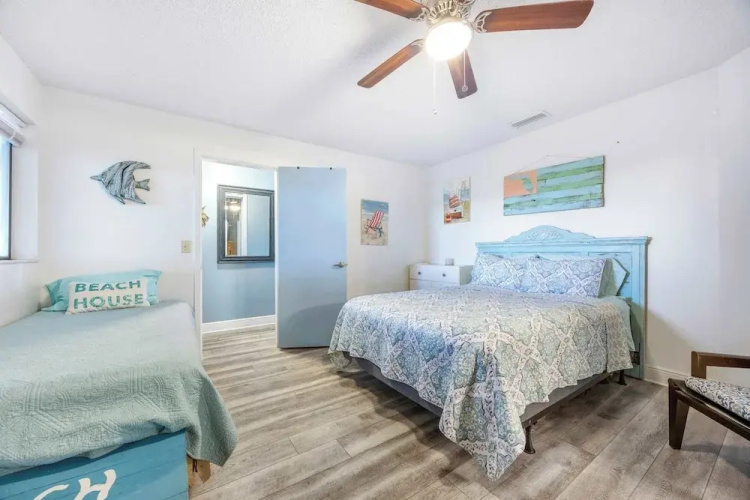 Treetop Beach Condo Sleeps 7!