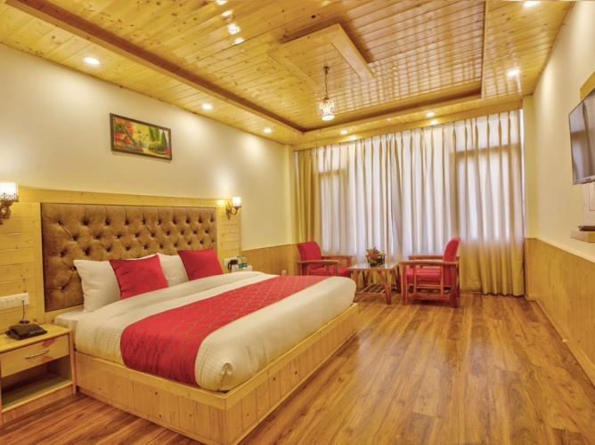 Deluxe Double room with land view