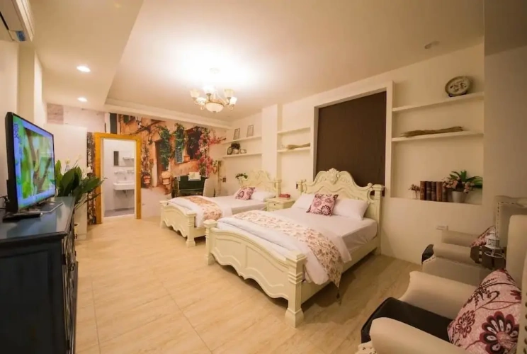 Standard Quadruple Family room