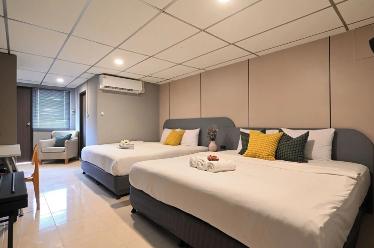 Deluxe Triple room with balcony and with city view