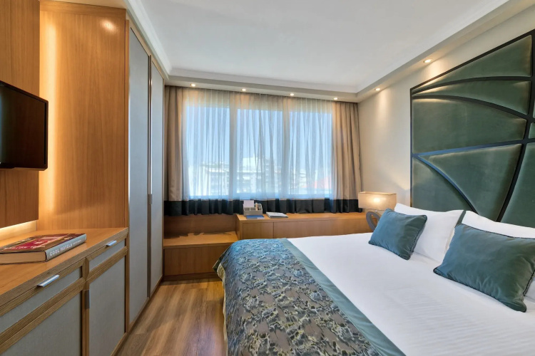 Divani Caravel Hotel