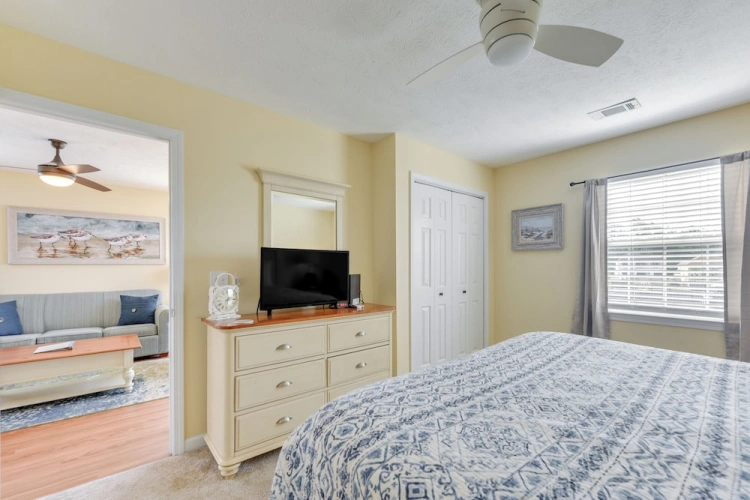 2 Bedrooms Apartment