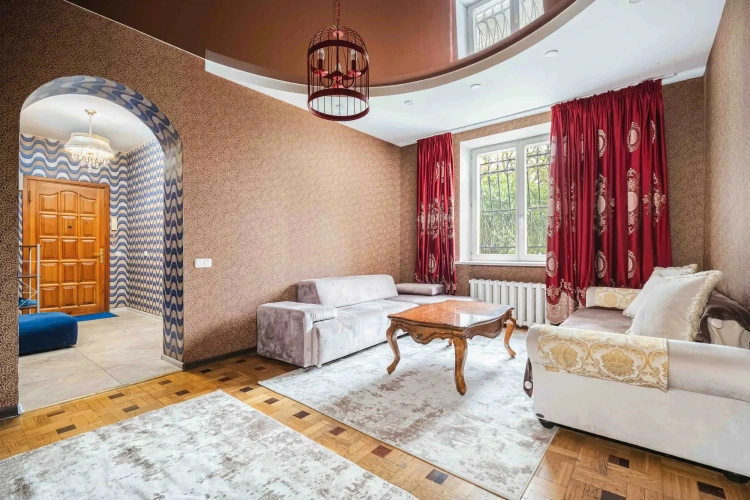 Sextuple Apartment with balcony