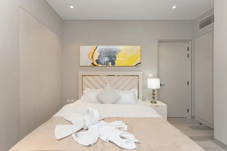 Deluxe Apartment with balcony and with canal view