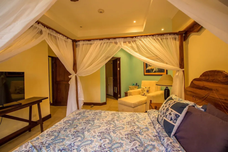 Macaws Ocean Club #8 - 2 Br Condo