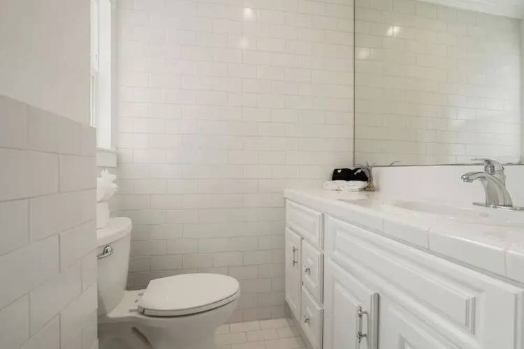 Lakefront Retreat  WaterViews 3BR 1.5BA