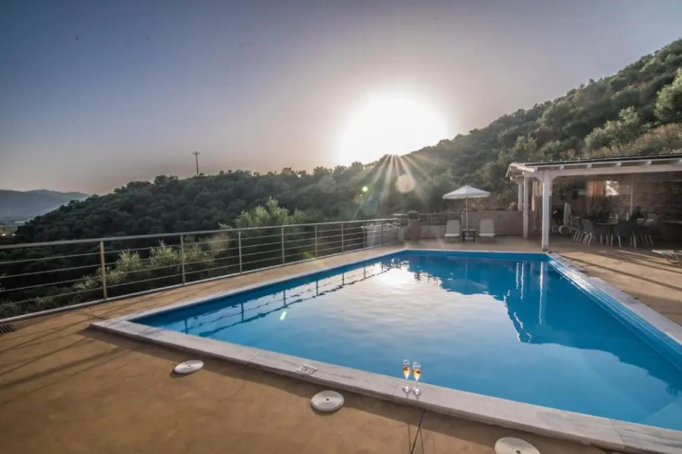 Aksos Suites