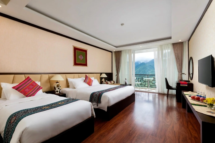 Deluxe Family room with mountain view