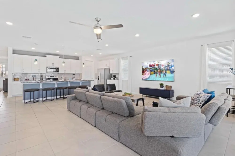 8911 Tropical Haven Court