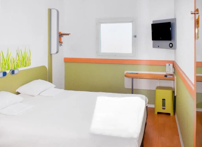 Standard Quadruple room with view