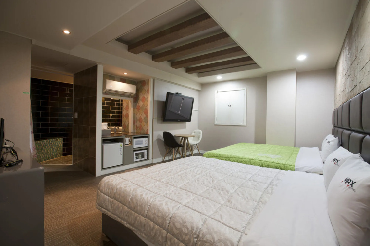 Max Motel