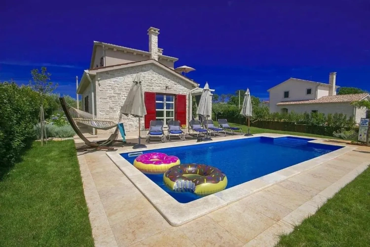 3 Bedrooms Villa