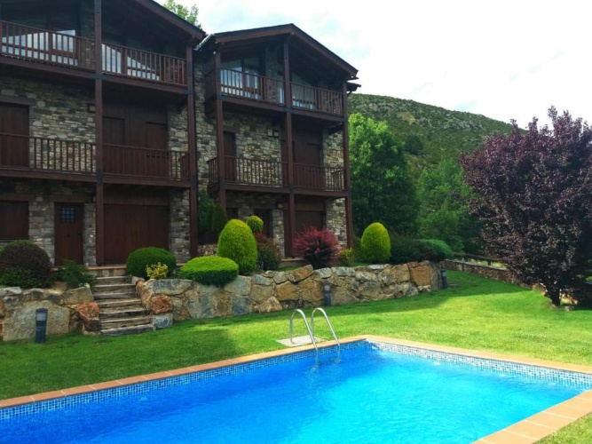3 Bedrooms Apartment