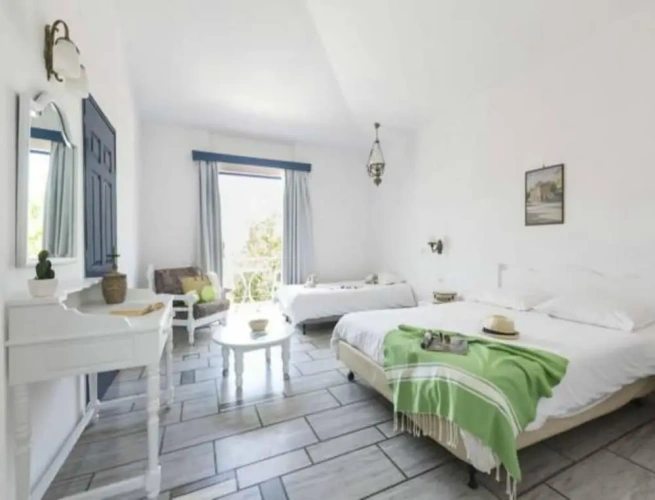 Standard Quadruple room with garden view