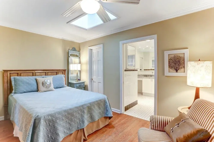 4 Bedrooms Cottage