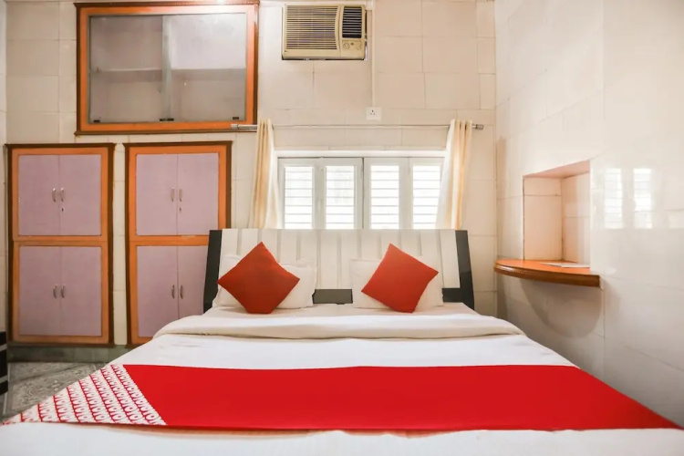 German Cafe by OYO Rooms