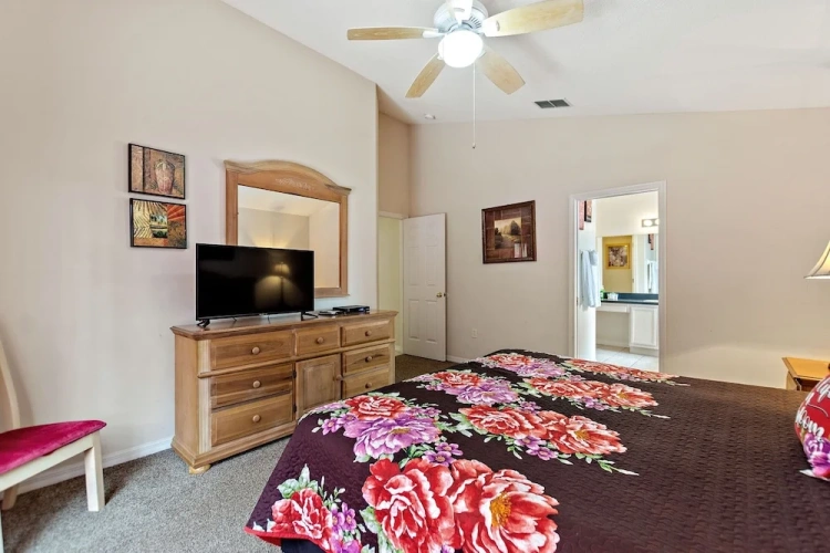 4 Bedrooms Villa