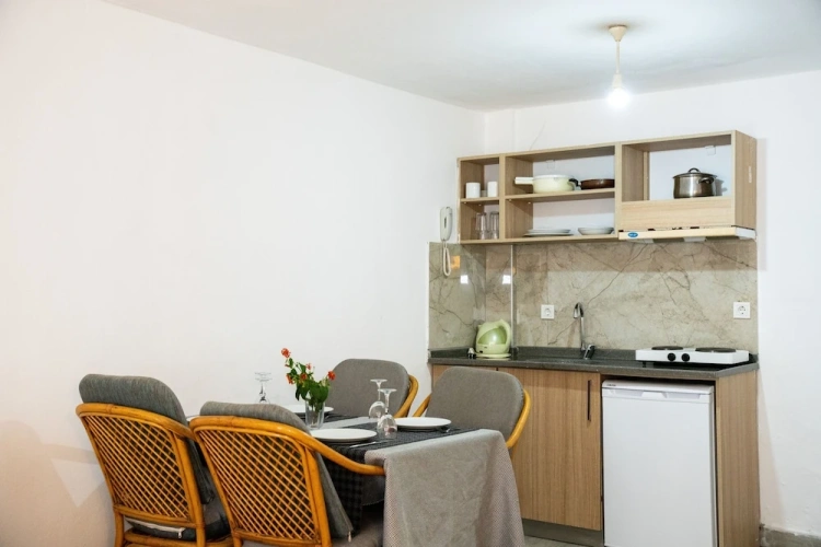 1 Bedroom Economy Studio
