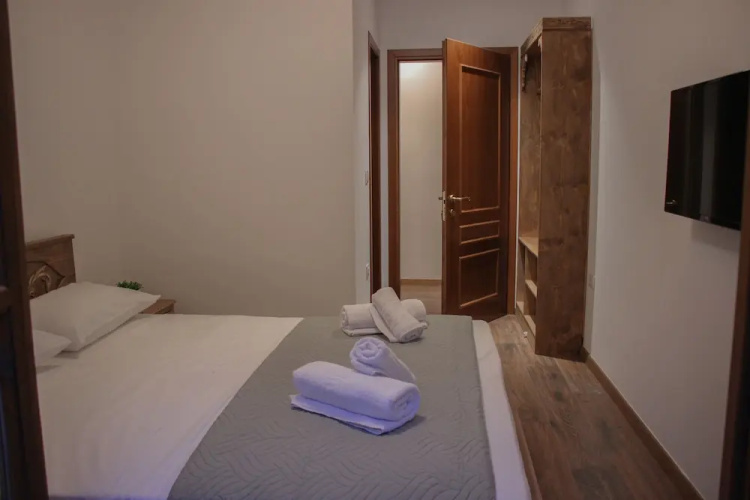 4 Rooms Hotel