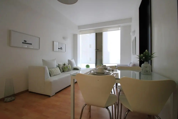 Apartment Downtown 325
