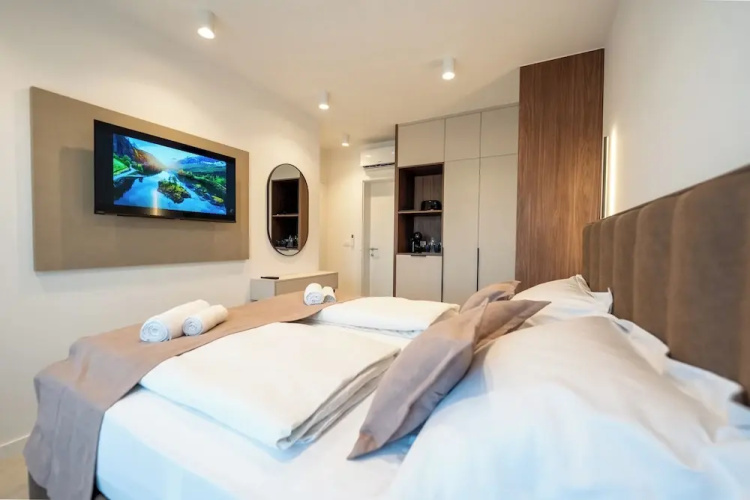 Bumblebee apartments & rooms with pool