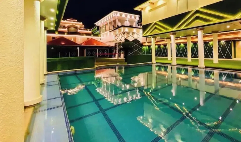 B8 Hotel
