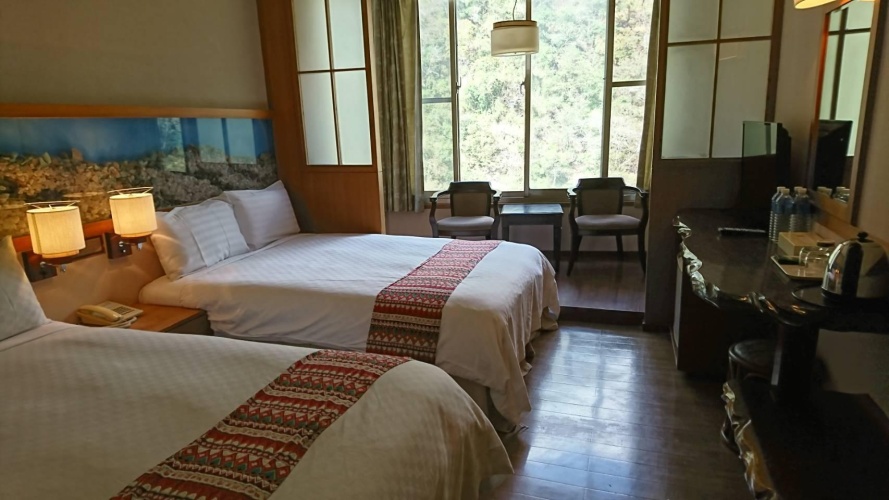 Standard Twin room with river view