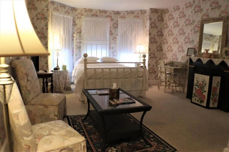 The Lincoln Short North B&B