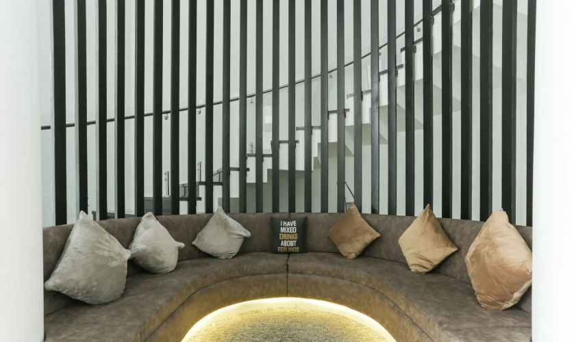 Hotel Crown Suites