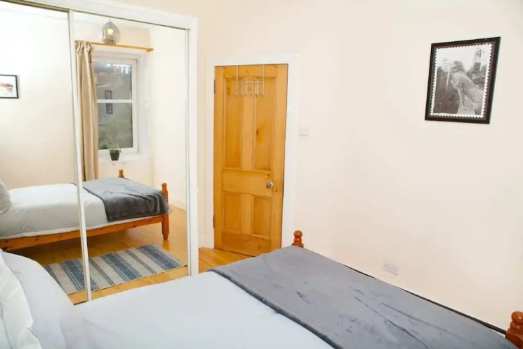 Bright & Quiet Edinburgh Home with Parking