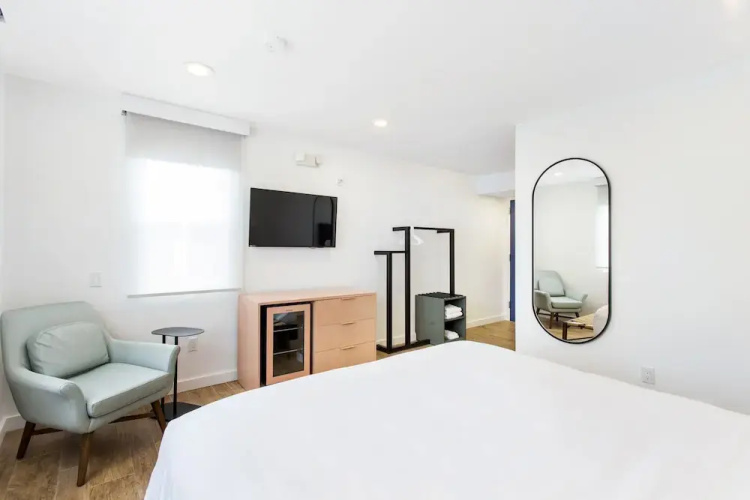 Grove Hotel